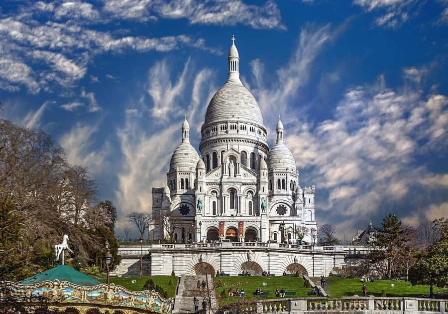 Montmartre Walking Tour with a Local Guide - Moulin Rouge and the neighborhood’s cabaret past