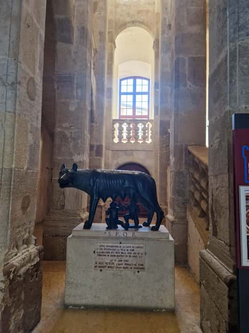 Narbonne: visit the Archbishops' Palace and Cathedral - Finish along the Promenade des Barques