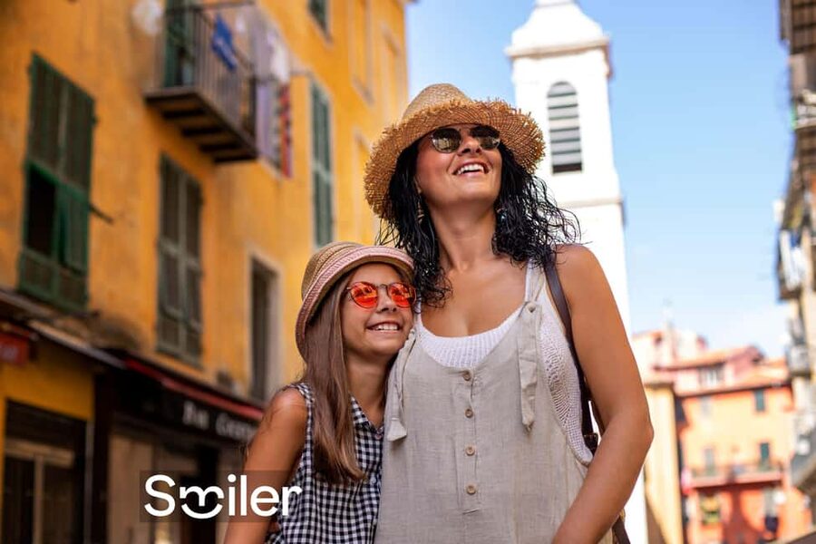 Nice: Private Professional Photoshoot in Old Nice - Finding the character of Old Nice