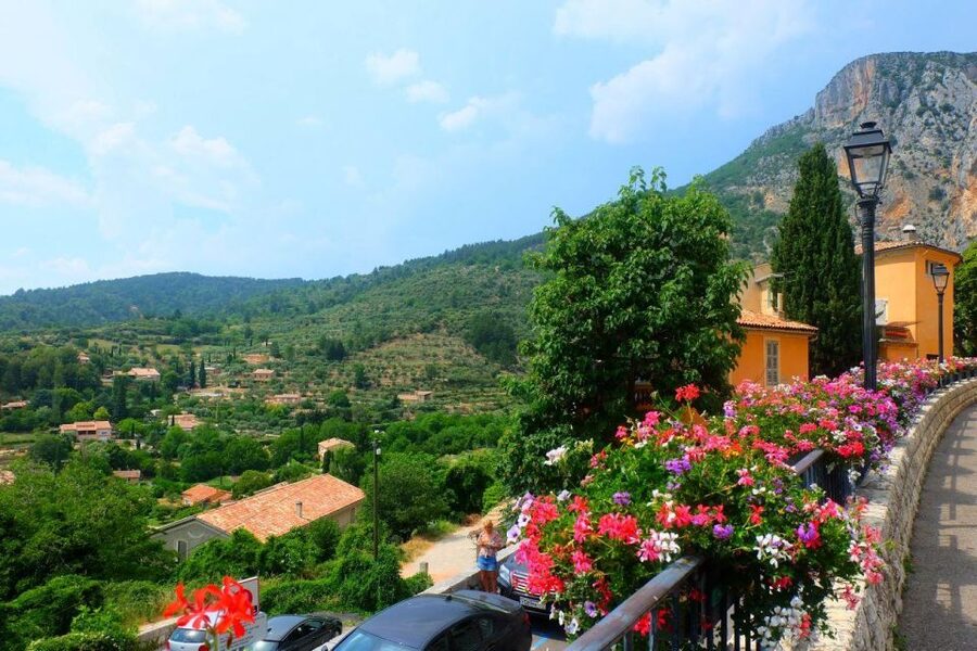 Nice: The Gorges du Verdon and Ste Croix Lake Full-Day Tour - Sainte-Croix Lake: bring your swimsuit