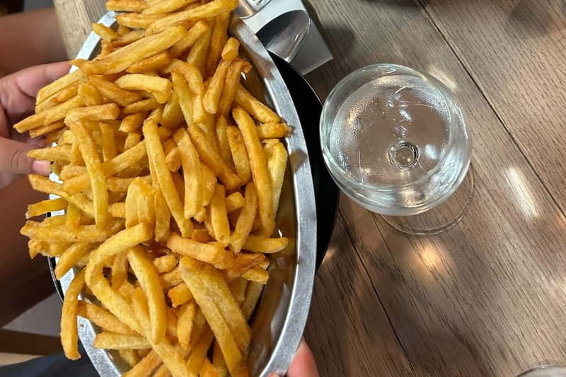No Diet Club : Bordeaux Food Tour in Bordeaux center ! - Cannelés, Bordeaux’s essential sweet bite