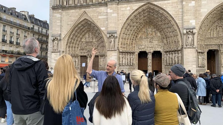 Notre-Dame Cathedral Exterior & Latin Quarter Guided Tour - Fontaine Saint-Michel and the first glimpse of old Paris