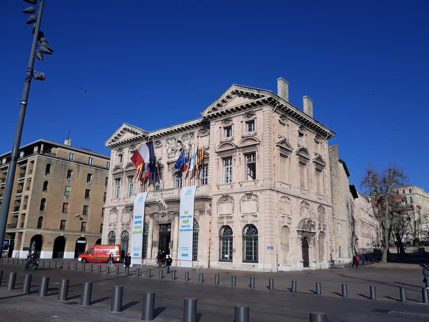 "Old Marseille" district tour and treasure hunt - The 4.5-kilometer walk and its stairs