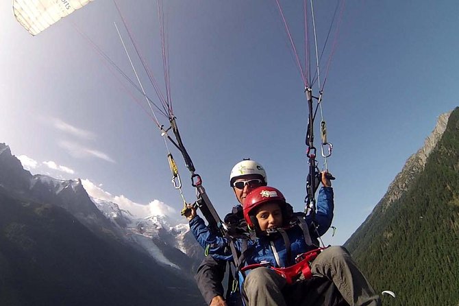 paragliding discovery flight - Learning the launch on a grassy slope