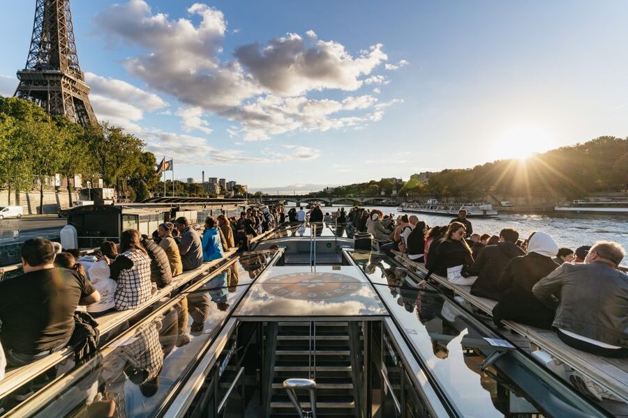 Paris: 1-Hour Sightseeing Cruise and 3-Course Bistro Dinner - The three-course Bistro Parisien dinner
