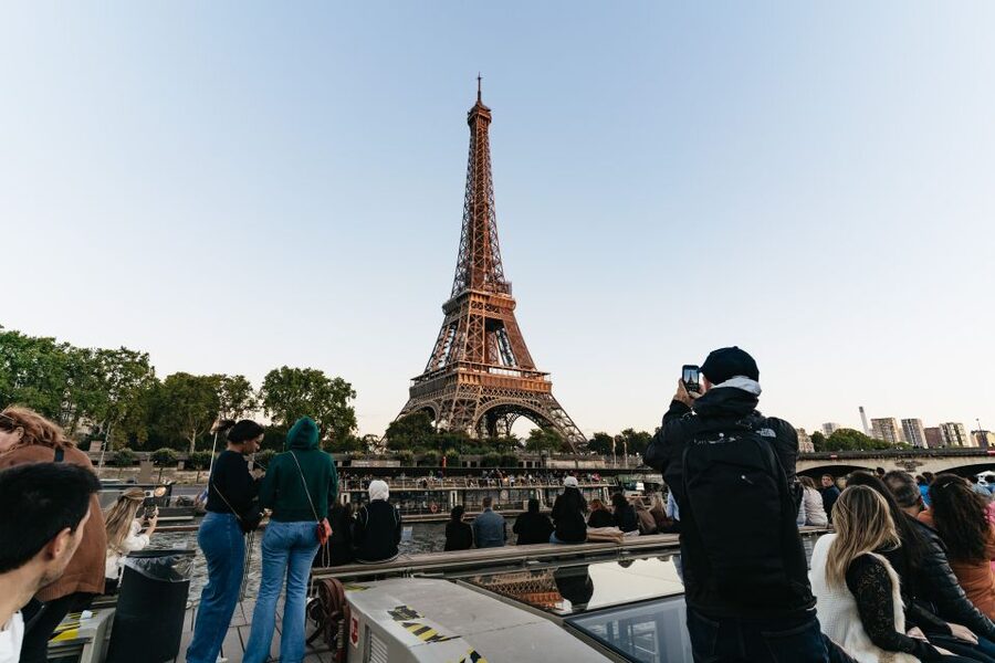 Paris: 1-Hour Sightseeing Cruise and 3-Course Bistro Dinner - Les Invalides and the Musée d’Orsay from the river