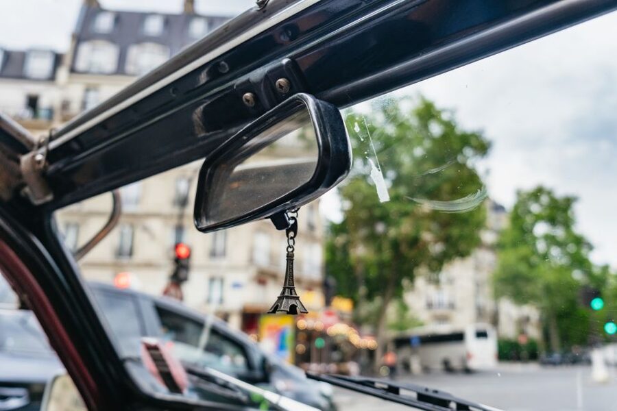 Paris: 1-Hour Vintage Citroen 2CV Tour - The Louvre and Opera Garnier from the street