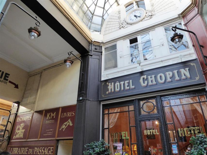 Paris: 2-Hour Passages Private City Tour in German - Passage Verdeau and the first step into old Paris
