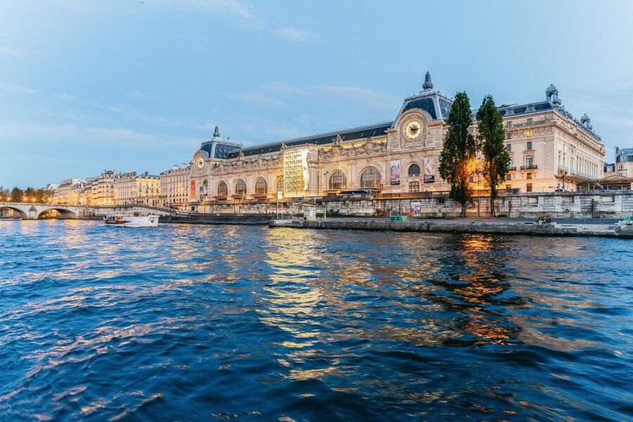 Paris: 3-Course-Dinner Cruise on the Seine with live music - Starting beneath the Eiffel Tower