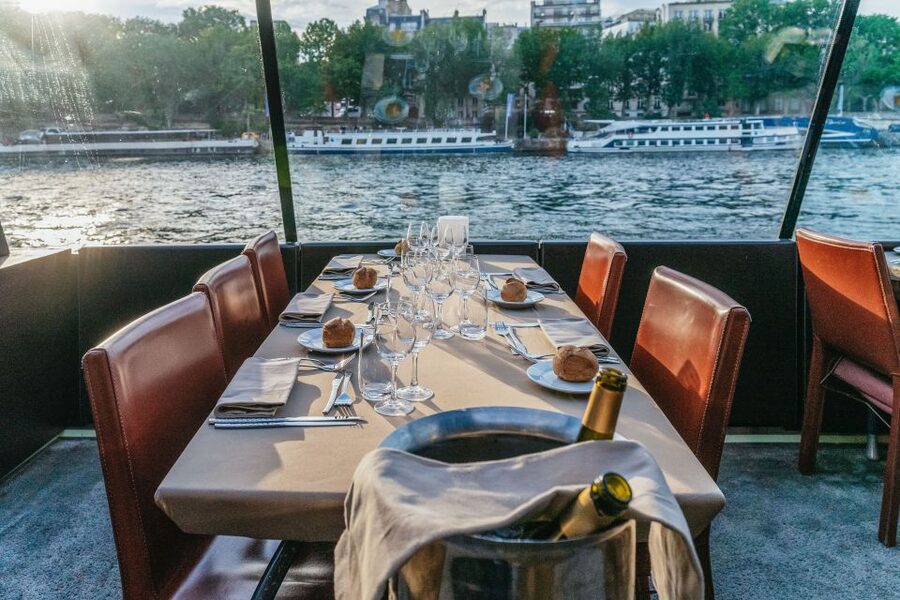 Paris: 3-Course-Dinner Cruise on the Seine with live music - FAQ