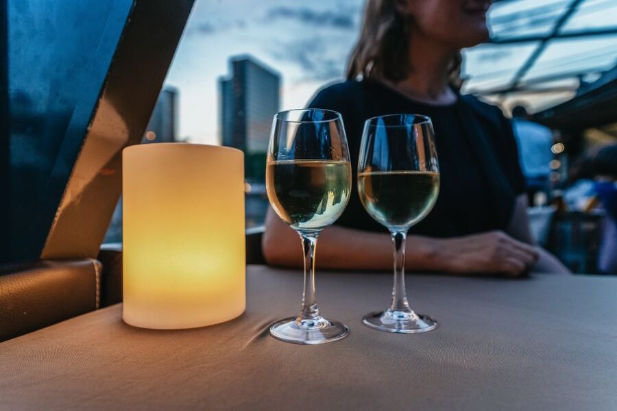 Paris: 3-Course-Dinner Cruise on the Seine with live music - What the 150-minute route actually shows you