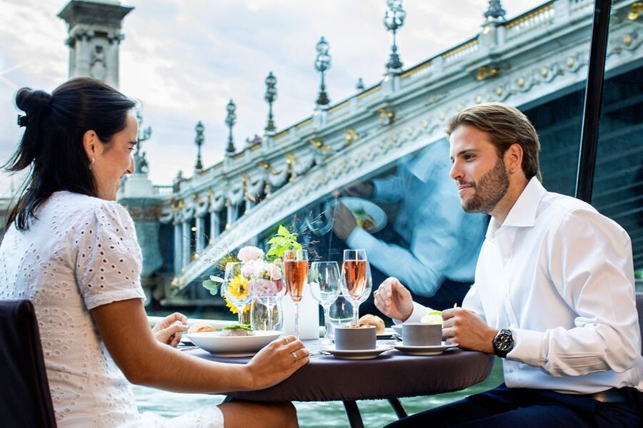 Paris: 3-Course-Dinner Cruise with Wine on the Seine River - Starting beside the Eiffel Tower