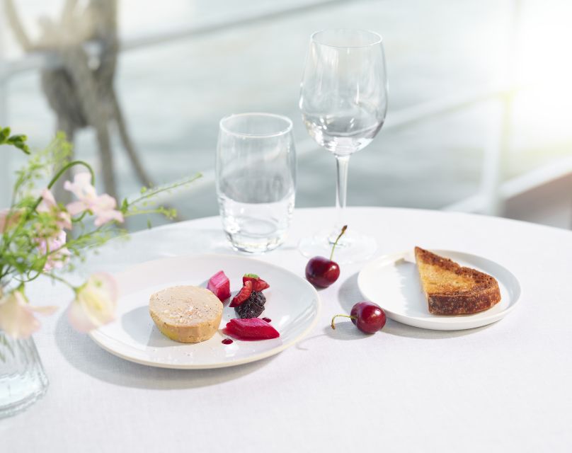 Paris: 3-Course-Dinner Cruise with Wine on the Seine River - The Seine route, from Les Invalides to Île Saint-Louis
