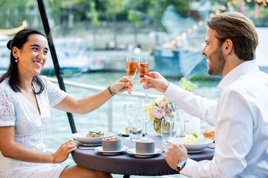Paris: 3-Course-Dinner Cruise with Wine on the Seine River - Sunset, Eiffel Tower lights, and the timing question