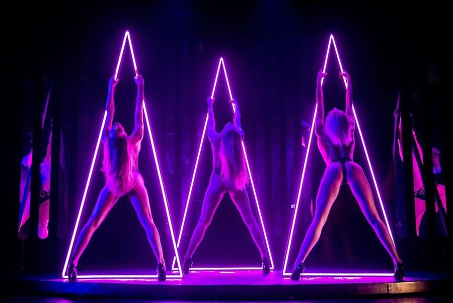 Paris: 3-Course Dinner & Show at Paradis Latin Cabaret - Key points to know before booking