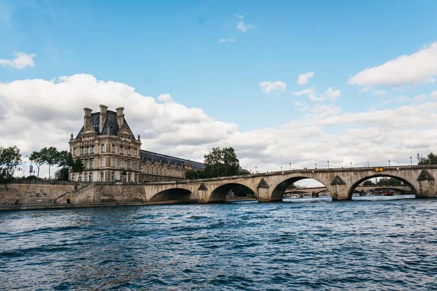 Paris : 3-Course Gourmet Dinner Cruise on Seine River - What arrives on the dinner menu