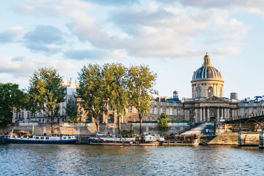 Paris : 3-Course Gourmet Dinner Cruise on Seine River - The 6:45 PM and 9:15 PM departures