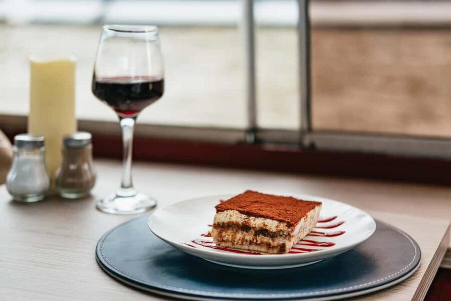 Paris: 3-Course Italian Meal Seine Cruise - Families, couples, and larger groups