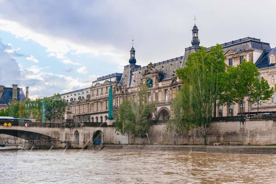Paris: 3-Course Italian Meal Seine Cruise - Service, atmosphere, and a few rough edges