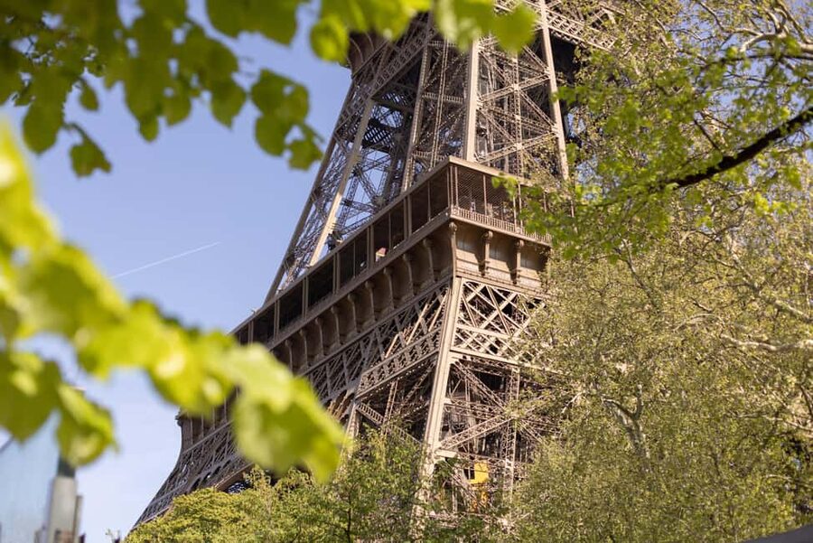 Paris: 3-Course Lunch at Eiffel Tower's Madame Brasserie - The first-floor arrival and the restaurant setting