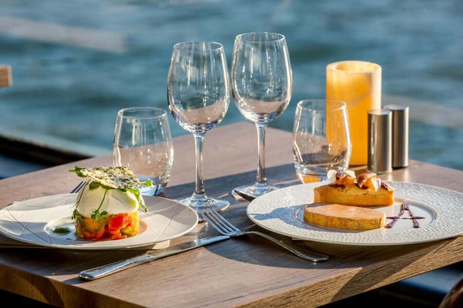 Paris: 3-Course Lunch Cruise on the River Seine - Is $80 good value for Paris?