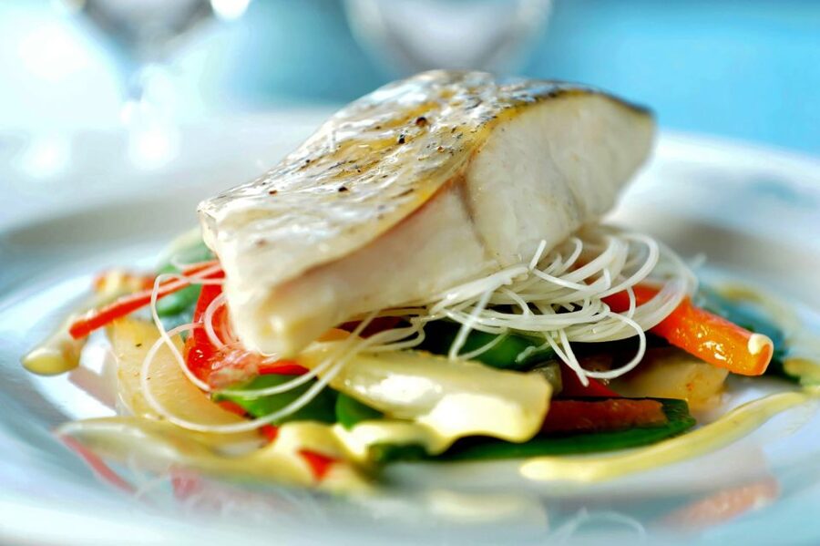 Paris: 3-Course Lunch Cruise on the River Seine - The Louvre, National Assembly, and Pont Neuf