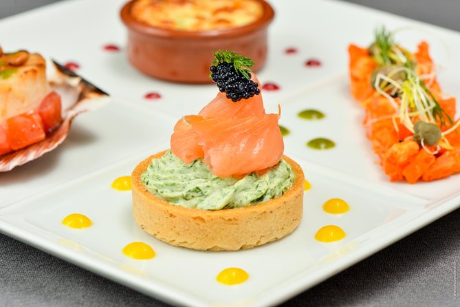 Paris 3-Courses Gourmet Dinner Seine River Cruise with Champagne - Sailing east toward Notre-Dame