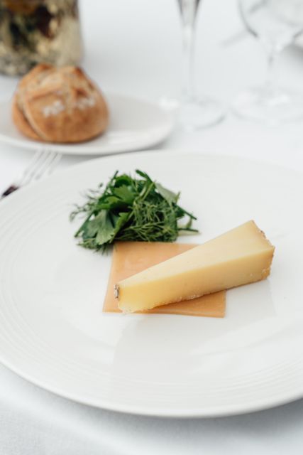Paris: 4-Course Dinner Cruise on Seine River with Live Music - Piano, violin, and the feel of the boat