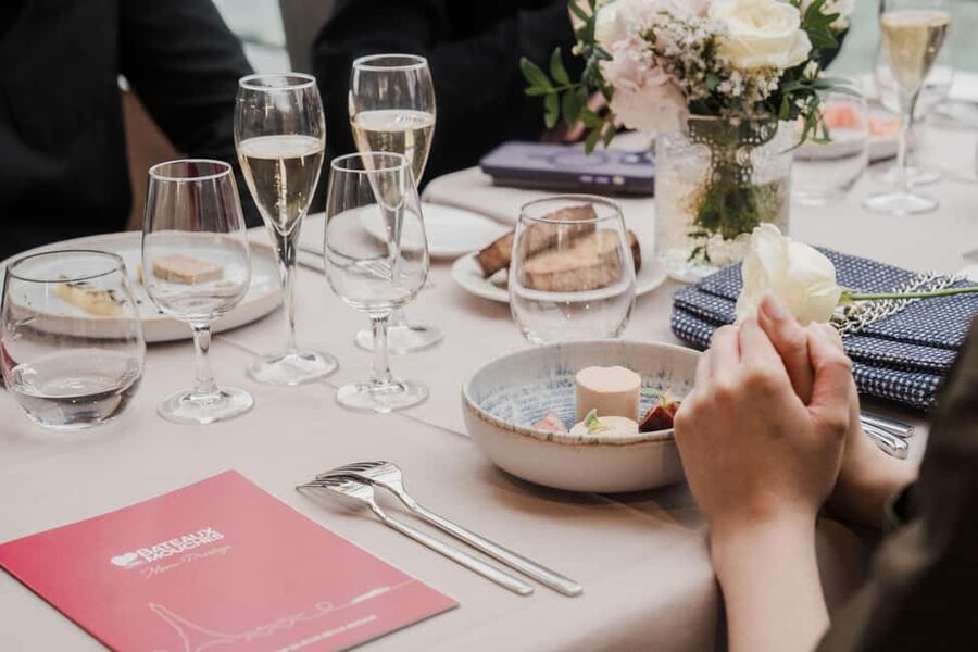 Paris: 4-Course Dinner Cruise on Seine River with Live Music - Pont Alexandre III and the Musée d’Orsay