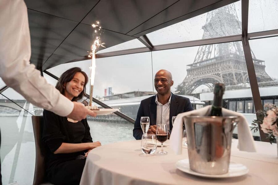 Paris: 4-Course Dinner Cruise on Seine River with Live Music - What the four-course dinner is like