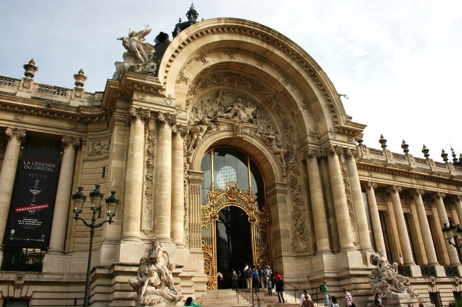 Paris: Arc de Triomphe Entry and Walking Tour - Entering the Arc de Triomphe
