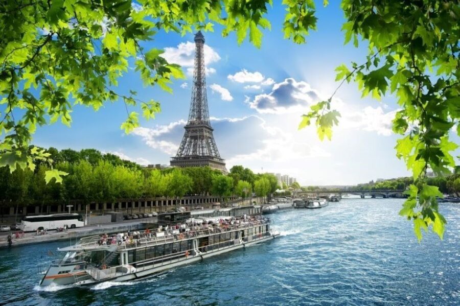 Paris: Arc de Triomphe Entry with Seine Cruise - Taking the Bateaux Parisiens cruise from Port de la Bourdonnais