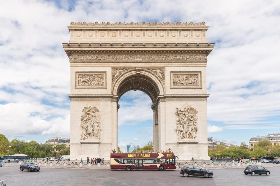 Paris: Arc de Triomphe Ticket & Big Bus Hop-on Hop-off Tour - The route from the Louvre to Notre Dame