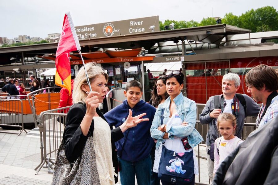 Paris: Audio-Guided Bus Tour & Seine River Cruise - What the Eiffel Tower means to this itinerary