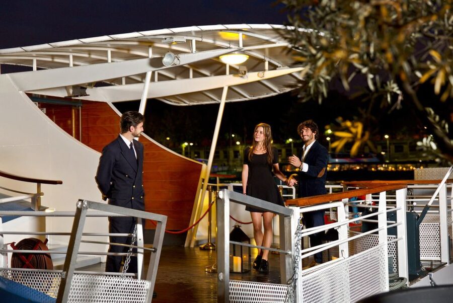 Paris: Bastille Day Dinner Cruise on the Seine River - Setting out for two hours on the Seine