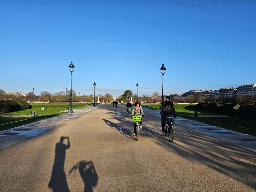 Paris Before the Crowds: Sunrise Bike Tour with Breakfast - Along the Seine to Notre Dame