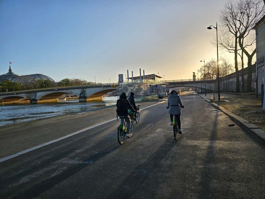 Paris Before the Crowds: Sunrise Bike Tour with Breakfast - Greeting the Eiffel Tower at sunrise