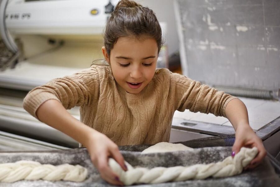 Paris: Behind the Scenes Bakery Tour with Breakfast - Timing, clothing, and practical advice