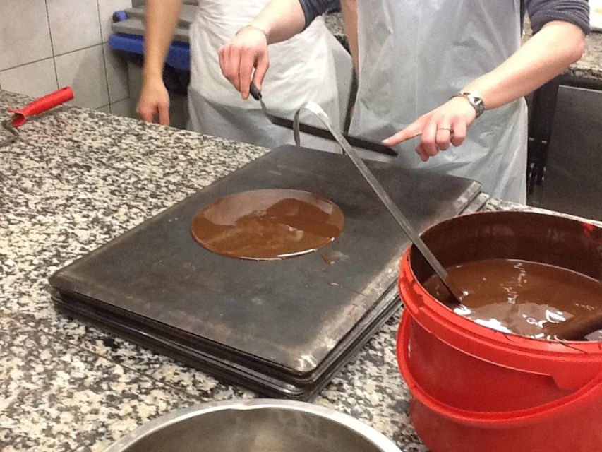 Paris: Behind the Scenes Bakery Tour with Breakfast - Inside a working Paris bakery
