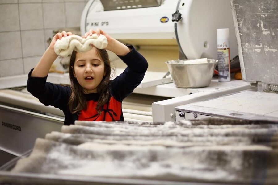 Paris: Behind the Scenes Bakery Tour with Breakfast - Why families tend to like this morning