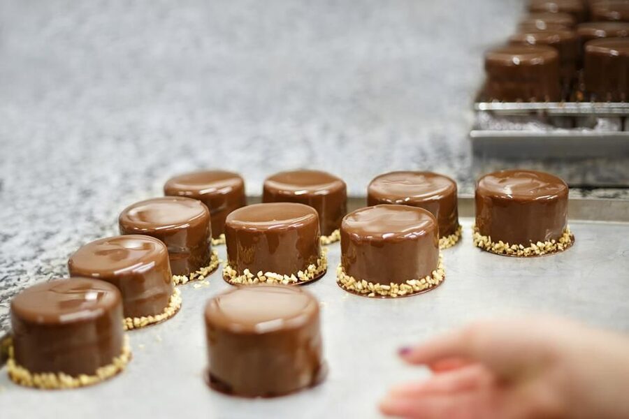 Paris: Behind the Scenes Bakery Tour with Breakfast - The guide makes or breaks the visit