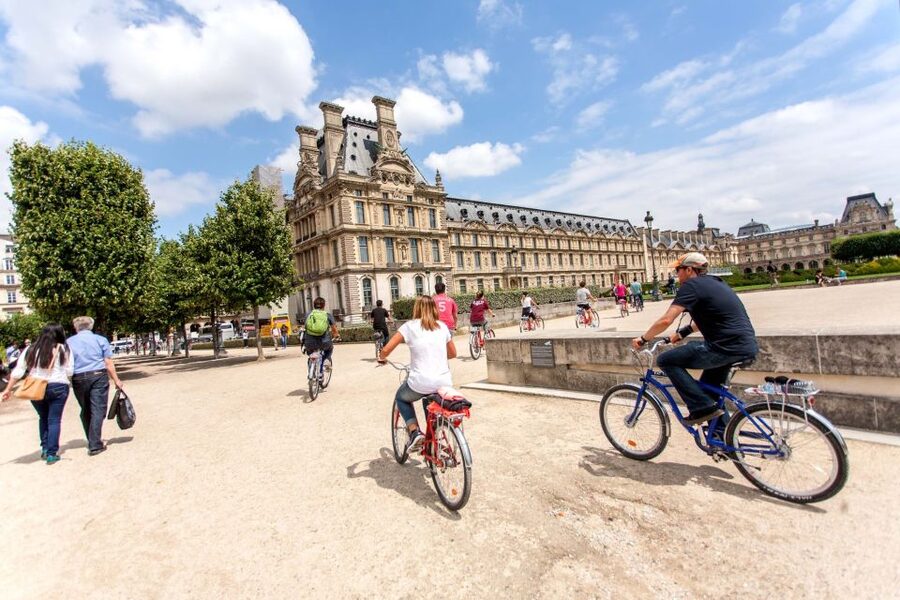 Paris Bike Tour: Eiffel Tower, Place de la Concorde & More - Place de la Concorde and the royal past