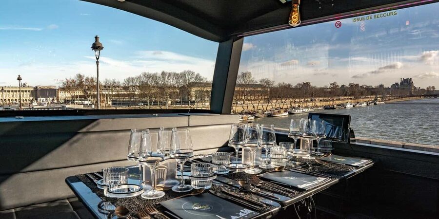 Paris: Bus Toqué Tour with 5-Course Dinner and Champagne - Landmark views from a four-meter-high seat