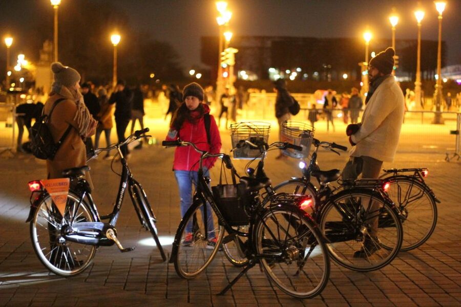 Paris By Night: 3-Hour Guided Bike Tour - Why the guides make the ride better