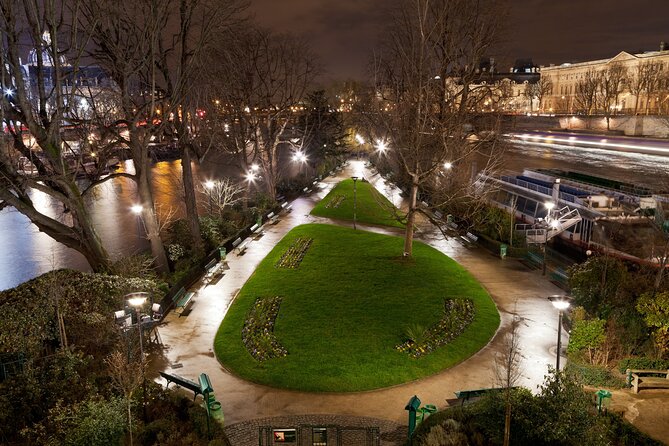 Paris by Night Walking Tour: Ghosts, Mysteries and Legends - The Palais de Justice and revolutionary punishment