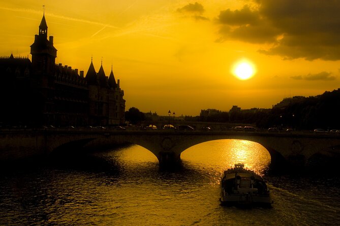 Paris by Night Walking Tour: Ghosts, Mysteries and Legends - Guide quality can shape the whole evening