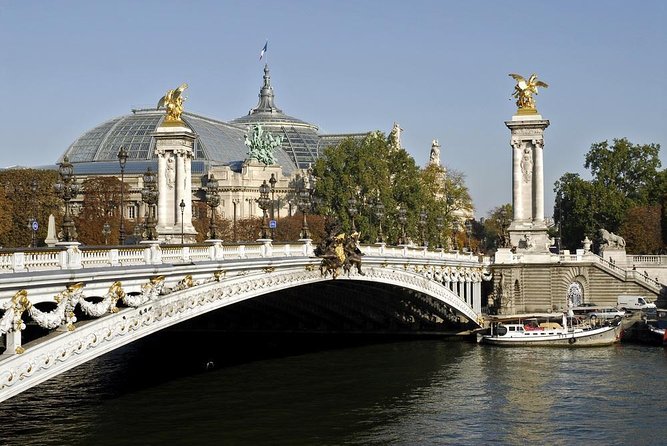 Paris Capitaine Fracasse 3 Course Seine River Dinner Cruise - Finding the boat at Pont de Bir-Hakeim