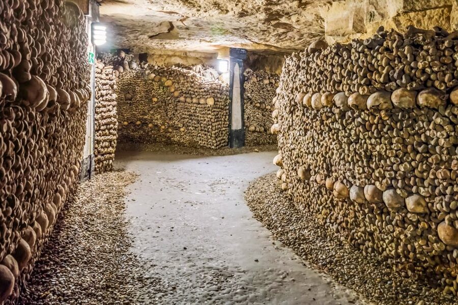 Paris: Catacombs Restricted Access Tour - Descending 20 meters beneath Paris