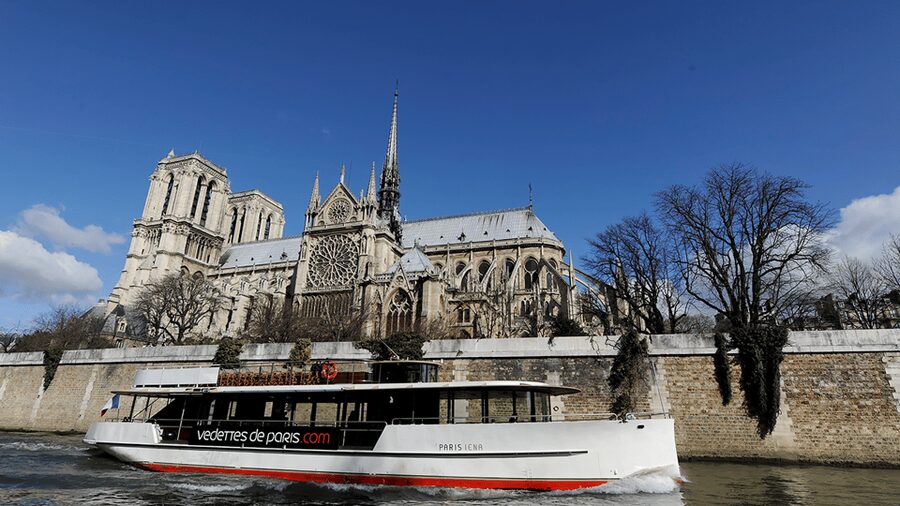 Paris: Champagne Tasting Cruise Departure from Eiffel Tower - How to Make the Hour Better