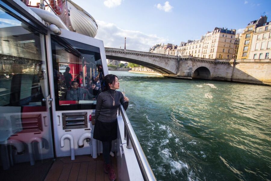 Paris: Champagne Tasting Cruise Departure from Eiffel Tower - The Seine Route and the Monuments